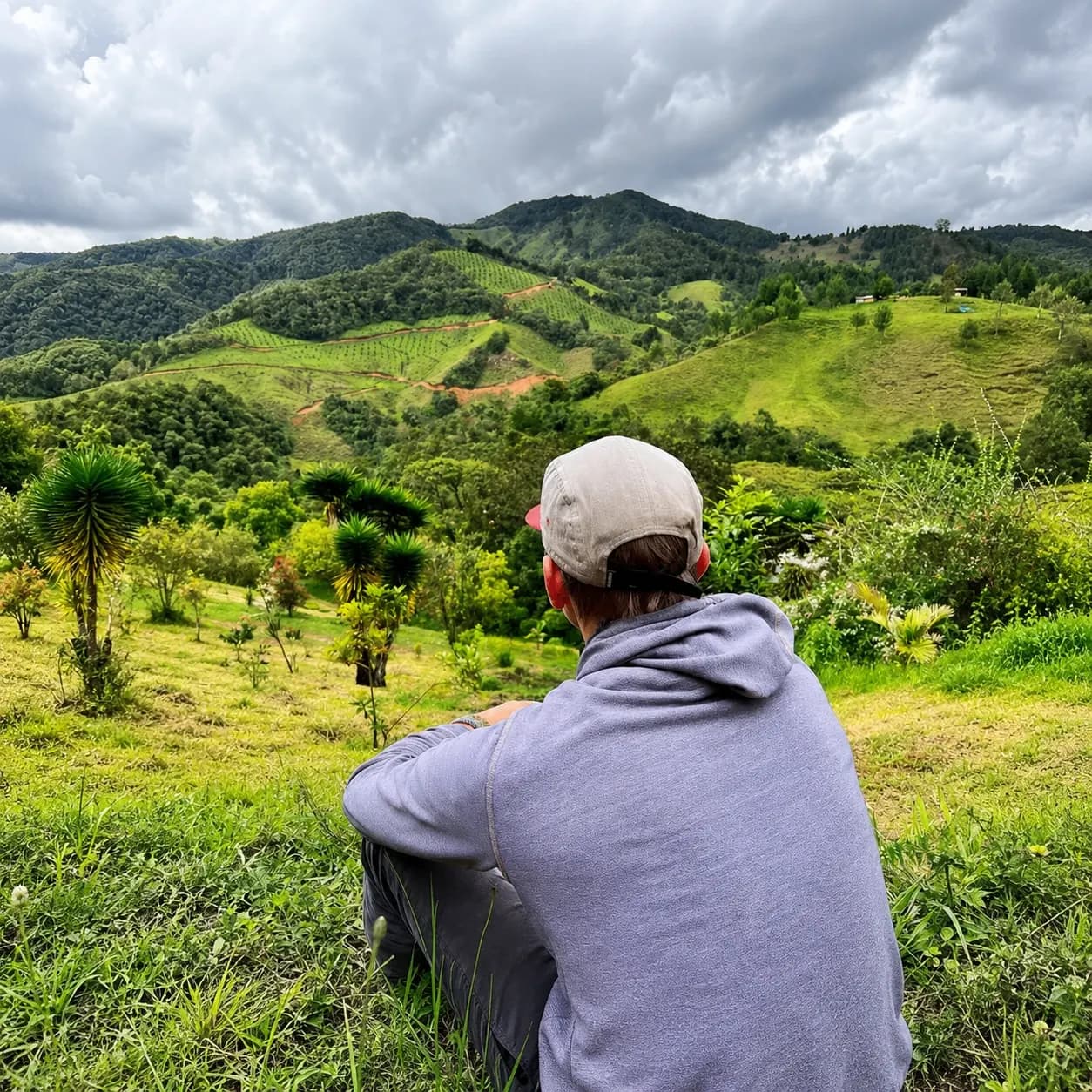 Person looking across the mountain landscape at Yaogara in Antioquia