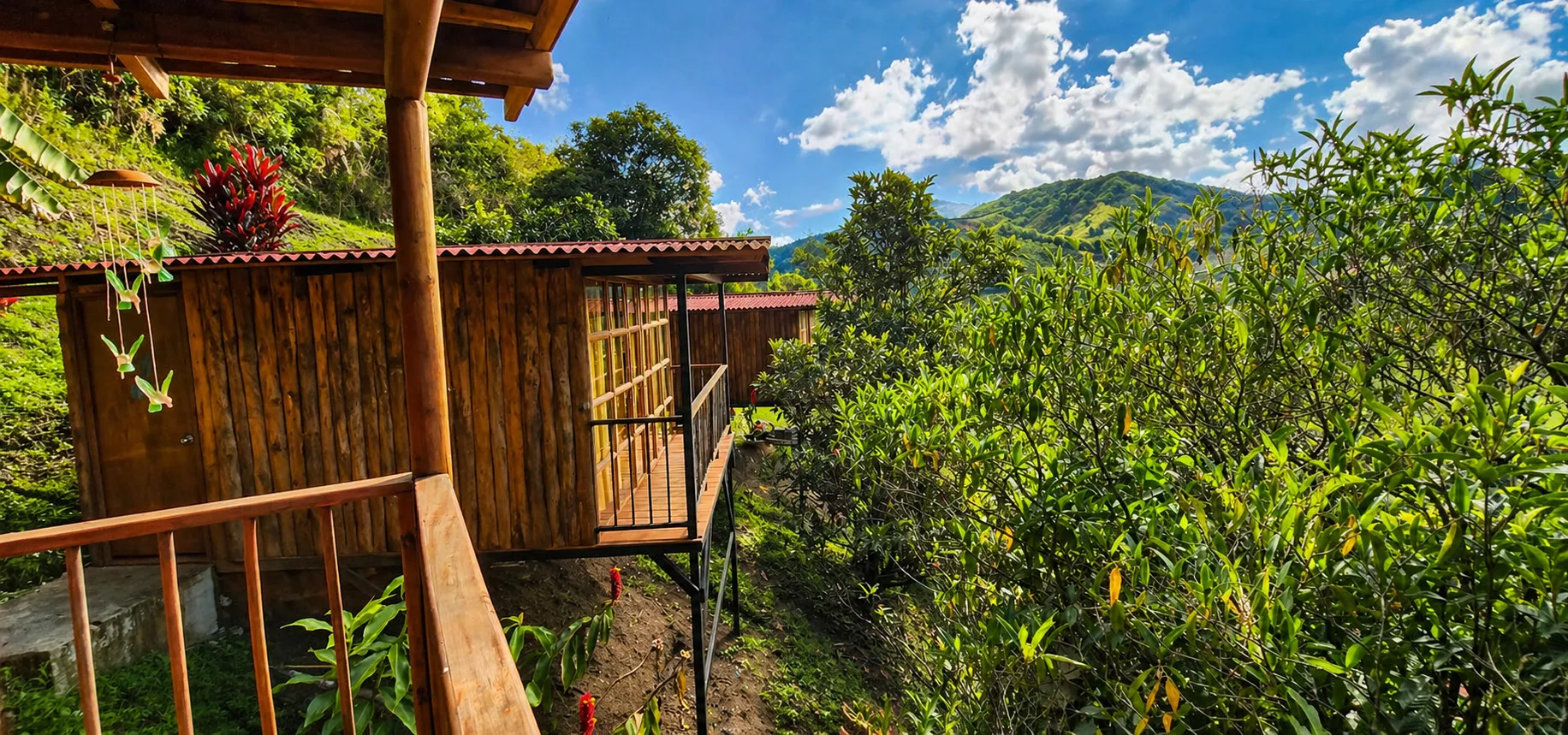Cabin accommodations in the green hills near Medellín